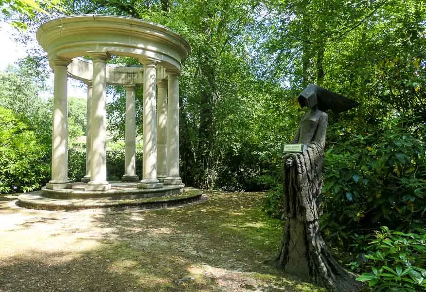 Anne Boleyn Statue, Pashley Manor Gardens 
