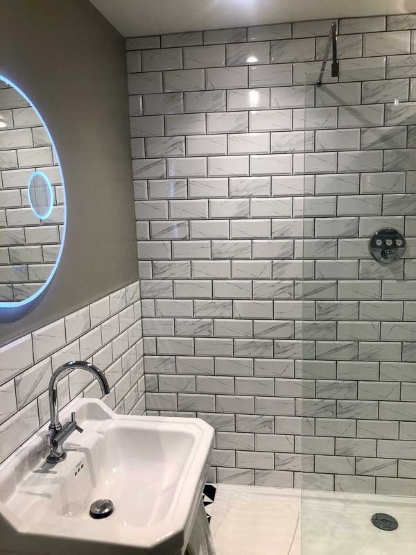 Mercure Brighton seafront hotel shower room